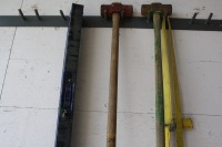 2 sledge hammers