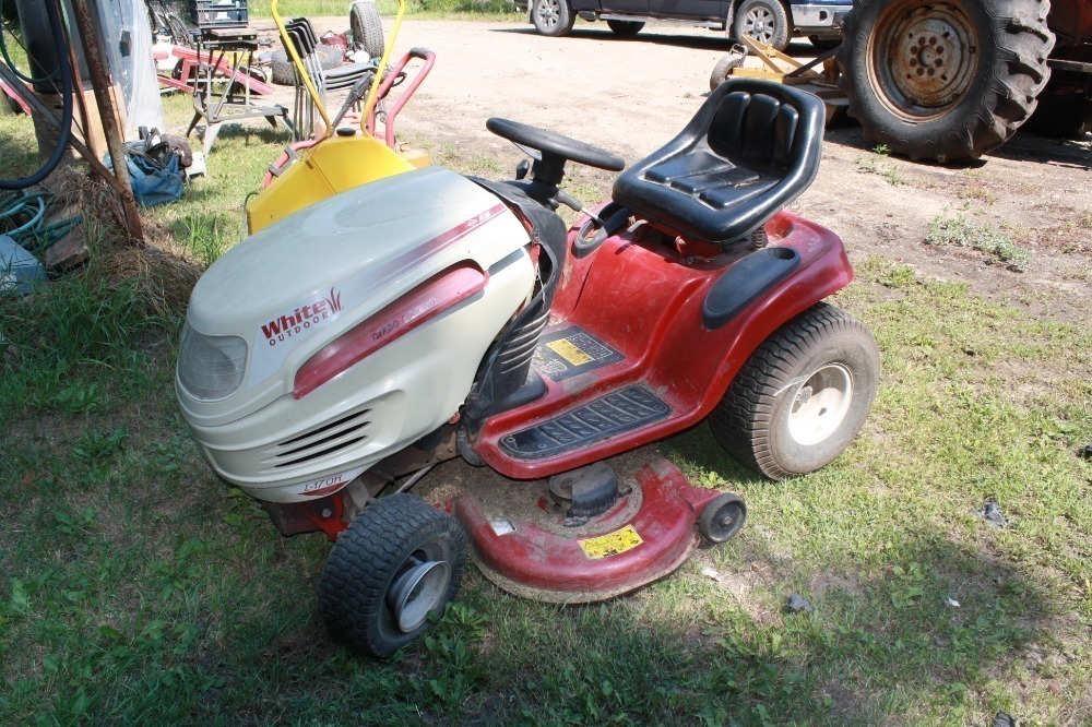 White 42 hydrostatic lawn tractor w 17hp Briggs Stratton