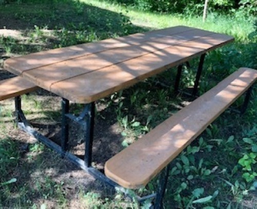 Picnic table