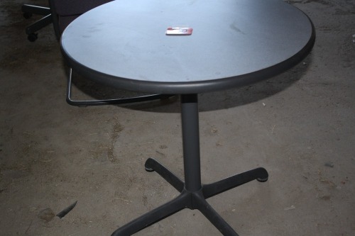 30" round table 30" high