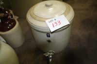 "G" water filtration crock w/tap and lid (small chip on lid)