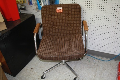 Office chair (brown)