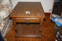 Oak end table w/ drawer