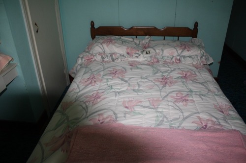 Twin bed w/ bedding