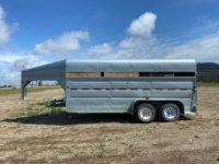 2000 16' Duncan 5th wheel stock trailer