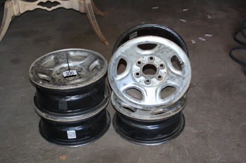 4 - 6 bolt Chev chrome rims