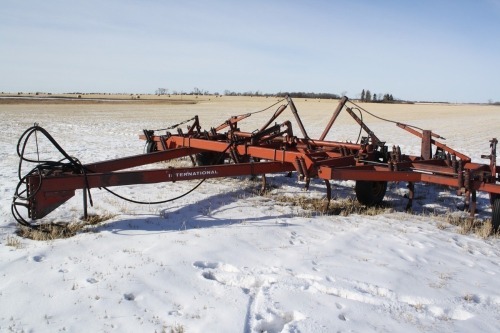 30' INTERNATIONAL 55 CHISEL PLOW