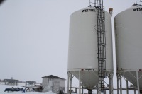 T1 - 1620 Weststeel fertilizer bin