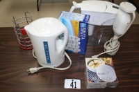 T41 - Brie baker, Betty Crocker utinsel holder, Proctor Silex Electric kettle, Brita water picture, Braun hand processor