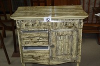 T62 - Small washstand