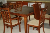 T68 - Wood table w/ leaf & 6 chairs