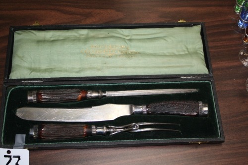 T73 - Carving set