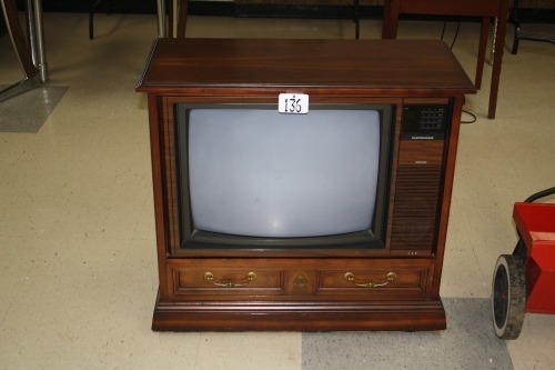 T136-Electrohome cabinet TV