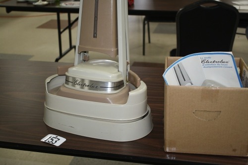 T153-Electrolux shampooer & polisher