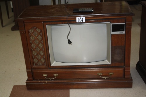 T184-RCA cabinet TV