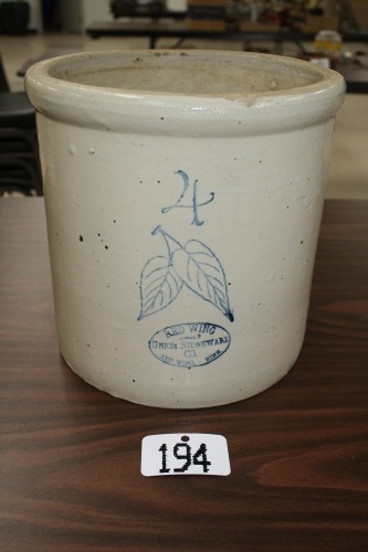 T194-"Redwing" 4 gal crock, good condition
