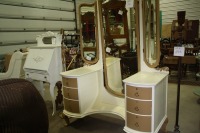 dressing table w/ 3 mirrors & 6 drawers - total refurbished & painted