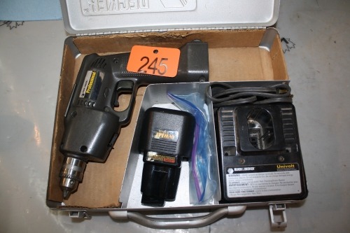 BLACK & DECKER 9.6V DRILL W/ BATTERY & CHARGER