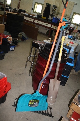 SNOW PUSHER, RAKE, SHOVEL