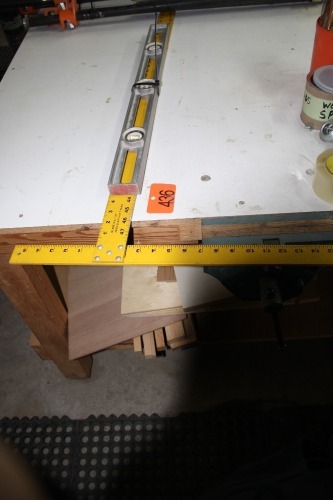 4' ALUMINUM LEVEL, 4' T SQUARE