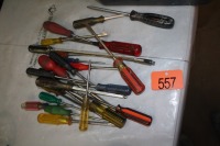 ASSORTMENT OF DRILL BITS & SCREWDRIVER ENDS