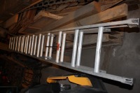 24' ALUMINUM EXTENSION LADDER