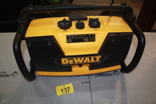 DEWALT CONSTRUCTION RADIO