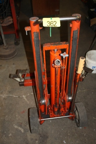 HYDRAULIC FLOOR JACK