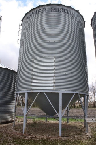 WESTEEL 3800 BU. HOPPER BIN ON SKIDS W/ HICAGO 110 VOLT 1/2 HP FAN