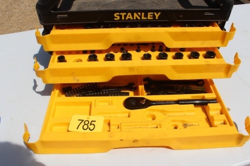 PARTIAL STANLEY 1/2" DRIVE SOCKET SET