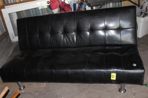 PLEATHER FUTON